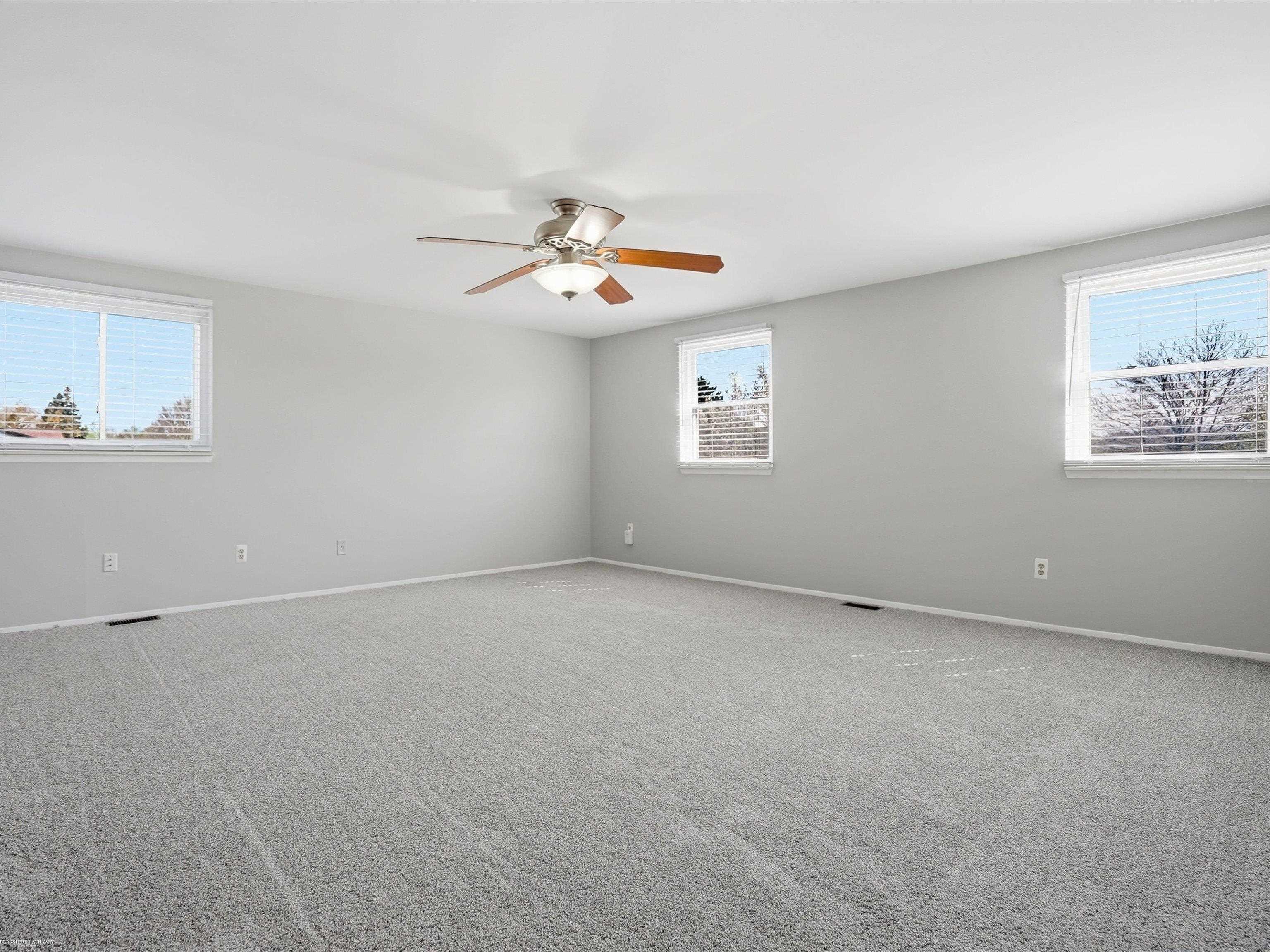 1405 Shaker Street Troy, MI 48083 - Photo 20 of 51 50205374-24101216-9ef5-498d-a0af-019b02871233.JPG