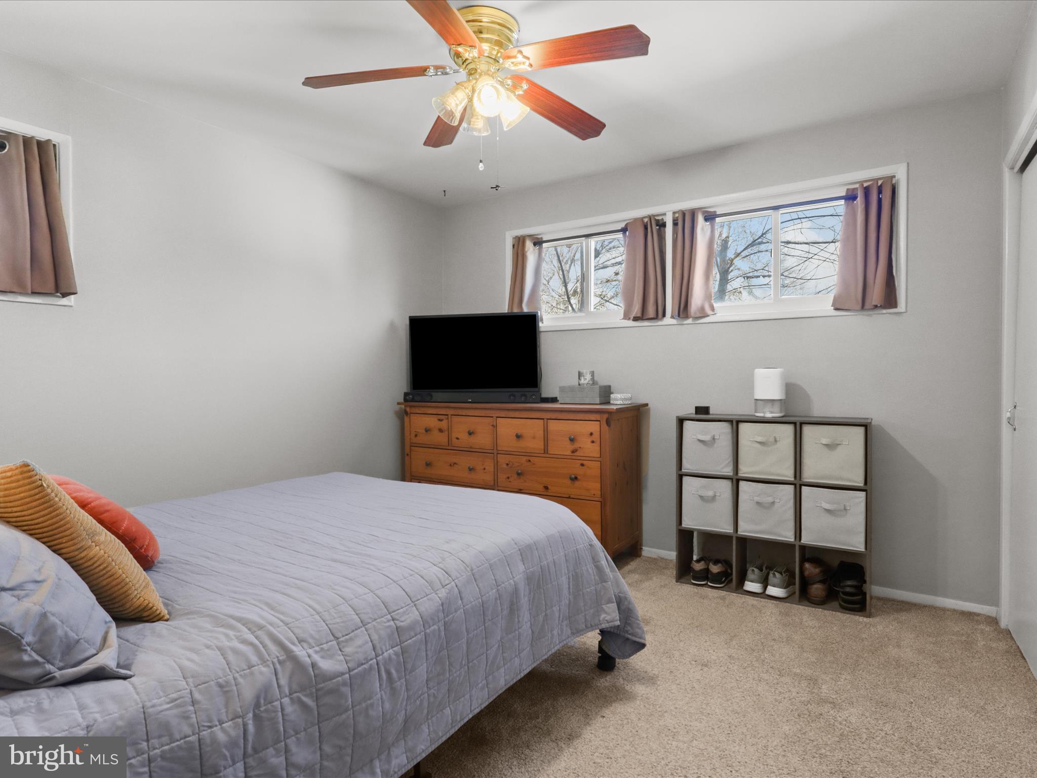 5908 Hanover Avenue Springfield, VA 22150 - Photo 19 of 32 a bedroom with a bed and a tv