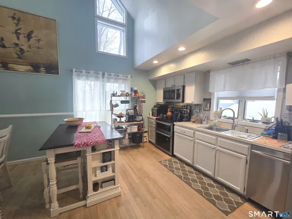 $1,459,000 | 18 North Lake Shore Drive, Brookfield, CT 06804