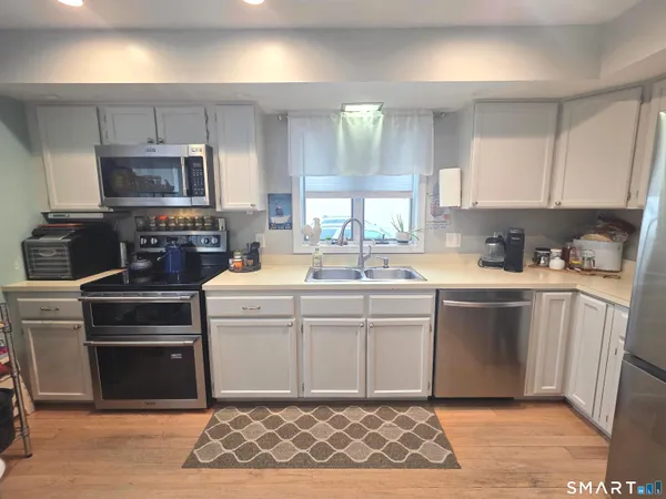 $1,459,000 | 18 North Lake Shore Drive, Brookfield, CT 06804