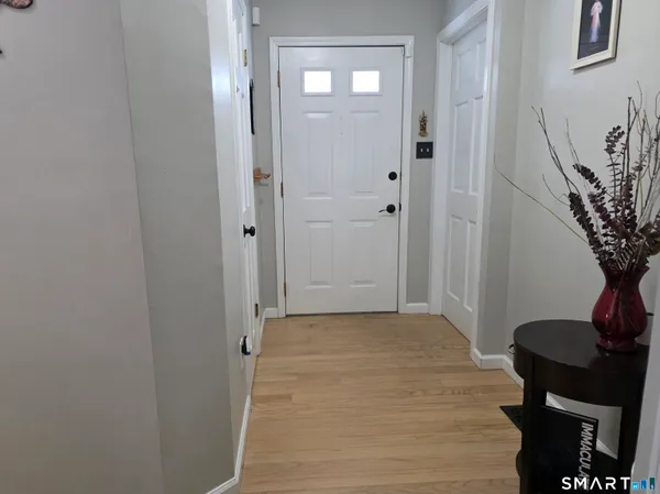 $1,459,000 | 18 North Lake Shore Drive, Brookfield, CT 06804