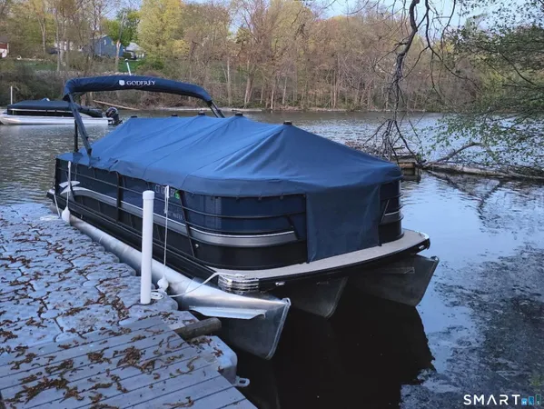 $1,459,000 | 18 North Lake Shore Drive, Brookfield, CT 06804