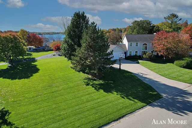 $1,325,000 | 6574 Gran Via Drive Northeast, Rockford, MI 49341