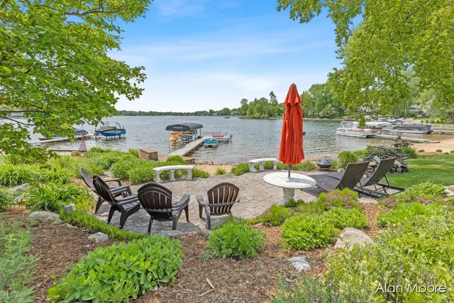 $1,325,000 | 6574 Gran Via Drive Northeast, Rockford, MI 49341