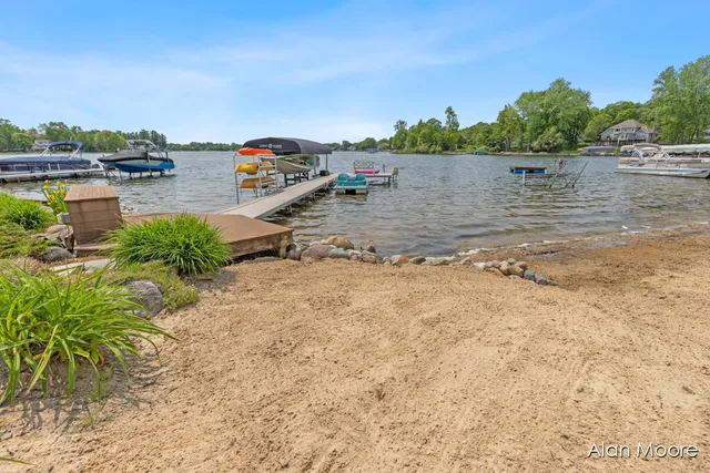 $1,325,000 | 6574 Gran Via Drive Northeast, Rockford, MI 49341