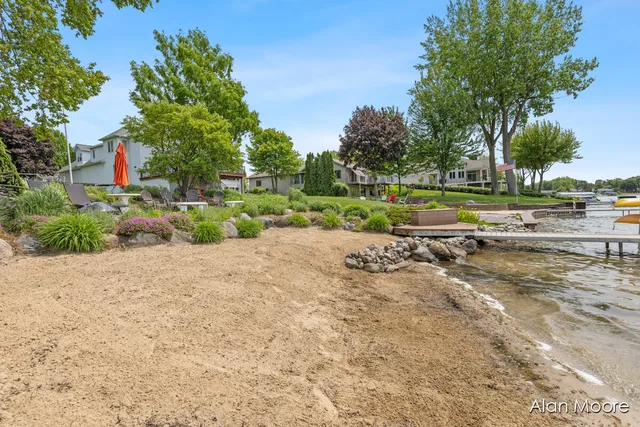 $1,325,000 | 6574 Gran Via Drive Northeast, Rockford, MI 49341