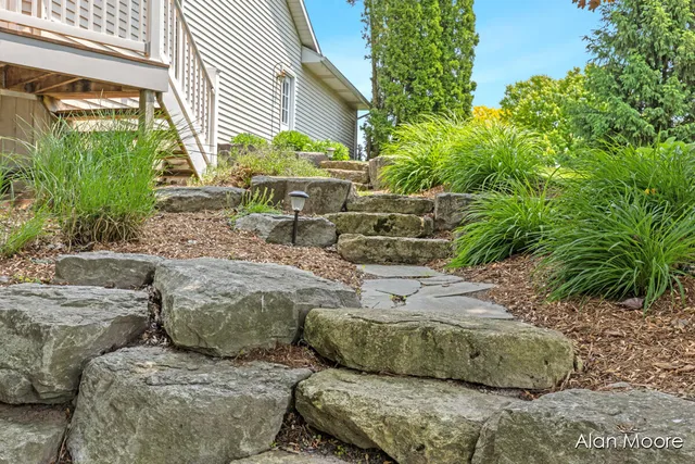 $1,325,000 | 6574 Gran Via Drive Northeast, Rockford, MI 49341