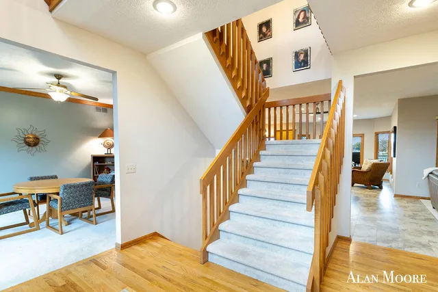 $1,325,000 | 6574 Gran Via Drive Northeast, Rockford, MI 49341