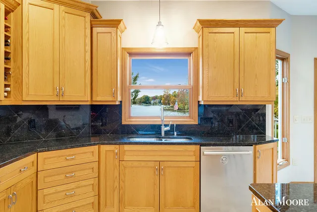 $1,325,000 | 6574 Gran Via Drive Northeast, Rockford, MI 49341