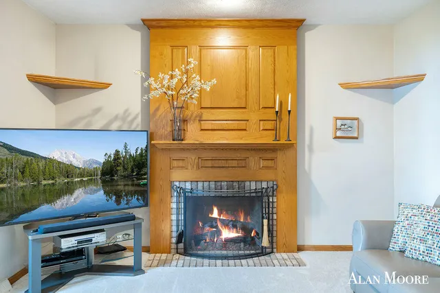 $1,325,000 | 6574 Gran Via Drive Northeast, Rockford, MI 49341