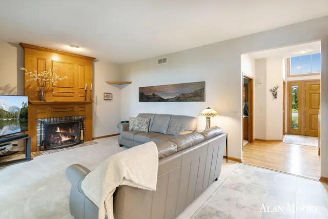 $1,325,000 | 6574 Gran Via Drive Northeast, Rockford, MI 49341