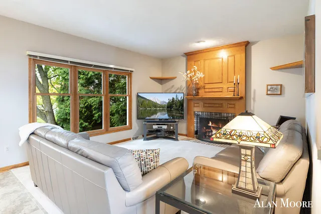 $1,325,000 | 6574 Gran Via Drive Northeast, Rockford, MI 49341