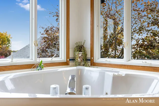 $1,325,000 | 6574 Gran Via Drive Northeast, Rockford, MI 49341