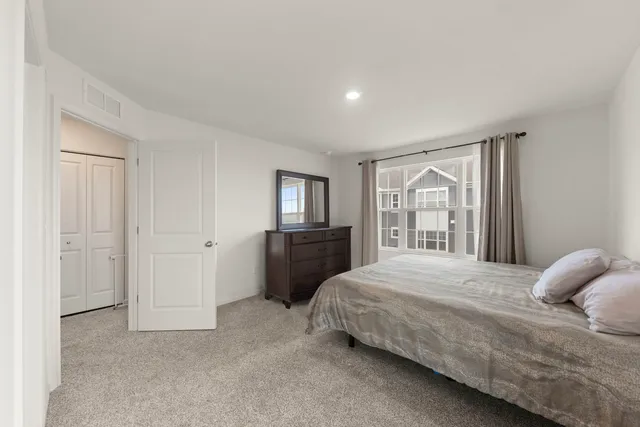 $2,600 | 1561 Sequoia Way, Pingree Grove, IL 60140