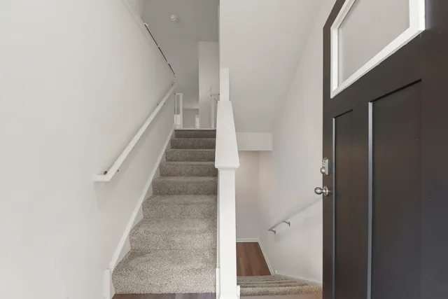 $2,600 | 1561 Sequoia Way, Pingree Grove, IL 60140