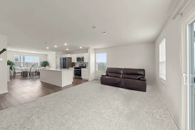 $2,600 | 1561 Sequoia Way, Pingree Grove, IL 60140