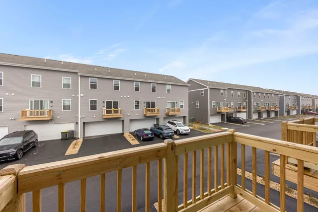 $2,600 | 1561 Sequoia Way, Pingree Grove, IL 60140