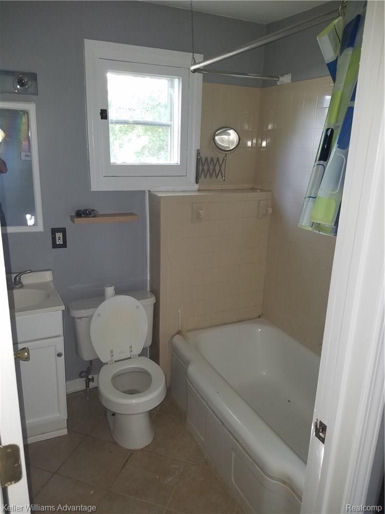 2236 Oxford Road Berkley, MI 48072 - Photo 11 of 13 20160801_183448.jpg