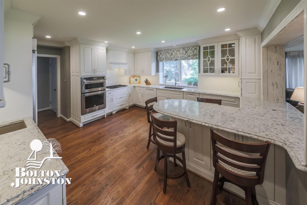 227 Lake Shore Road Grosse Pointe, MI 48236 - Photo 18 of 48 Peninsula seating