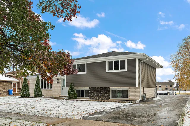 $405,000 | 7433 South 88th Avenue, Justice, IL 60458