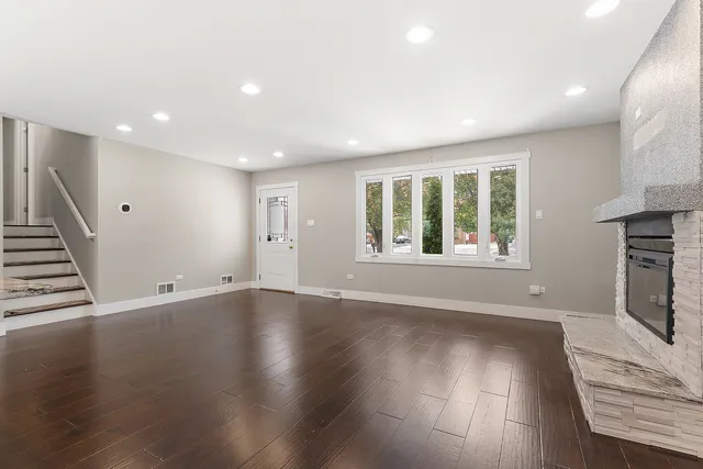 $405,000 | 7433 South 88th Avenue, Justice, IL 60458