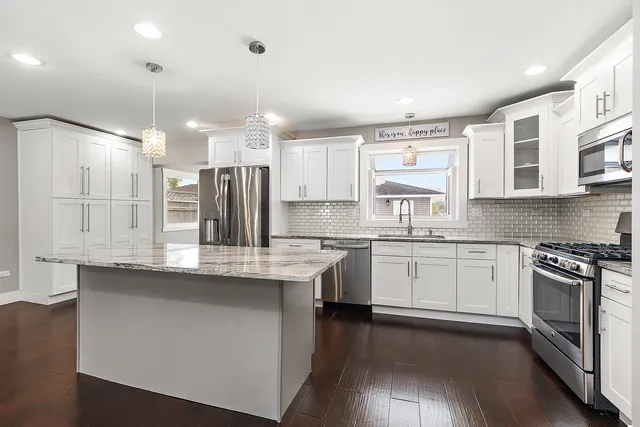 $405,000 | 7433 South 88th Avenue, Justice, IL 60458