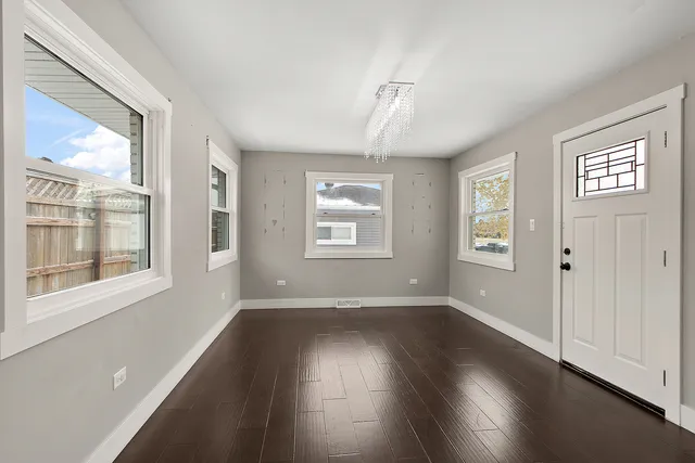 $405,000 | 7433 South 88th Avenue, Justice, IL 60458