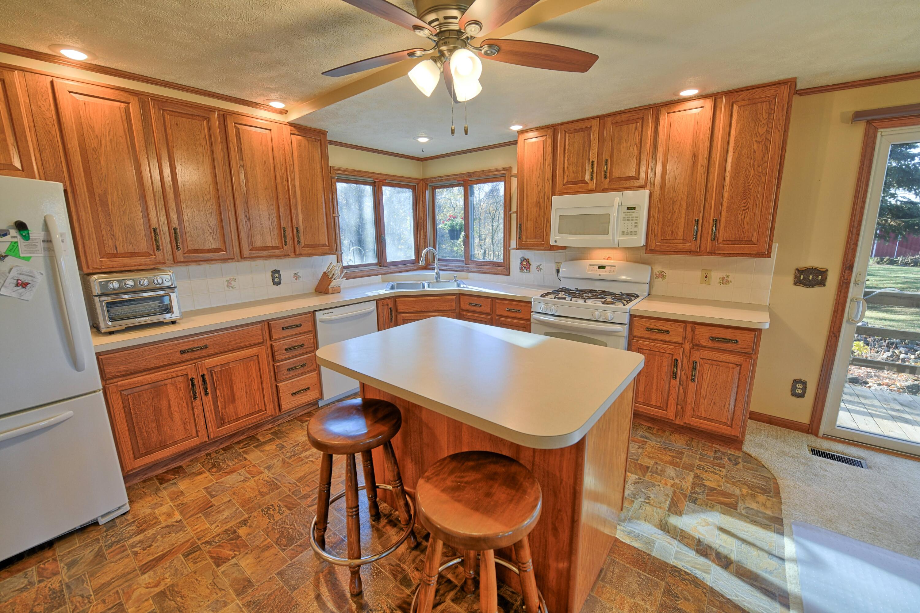15027 West Cutler Road Eagle, MI 48822 - Photo 9 of 65 Kitchen