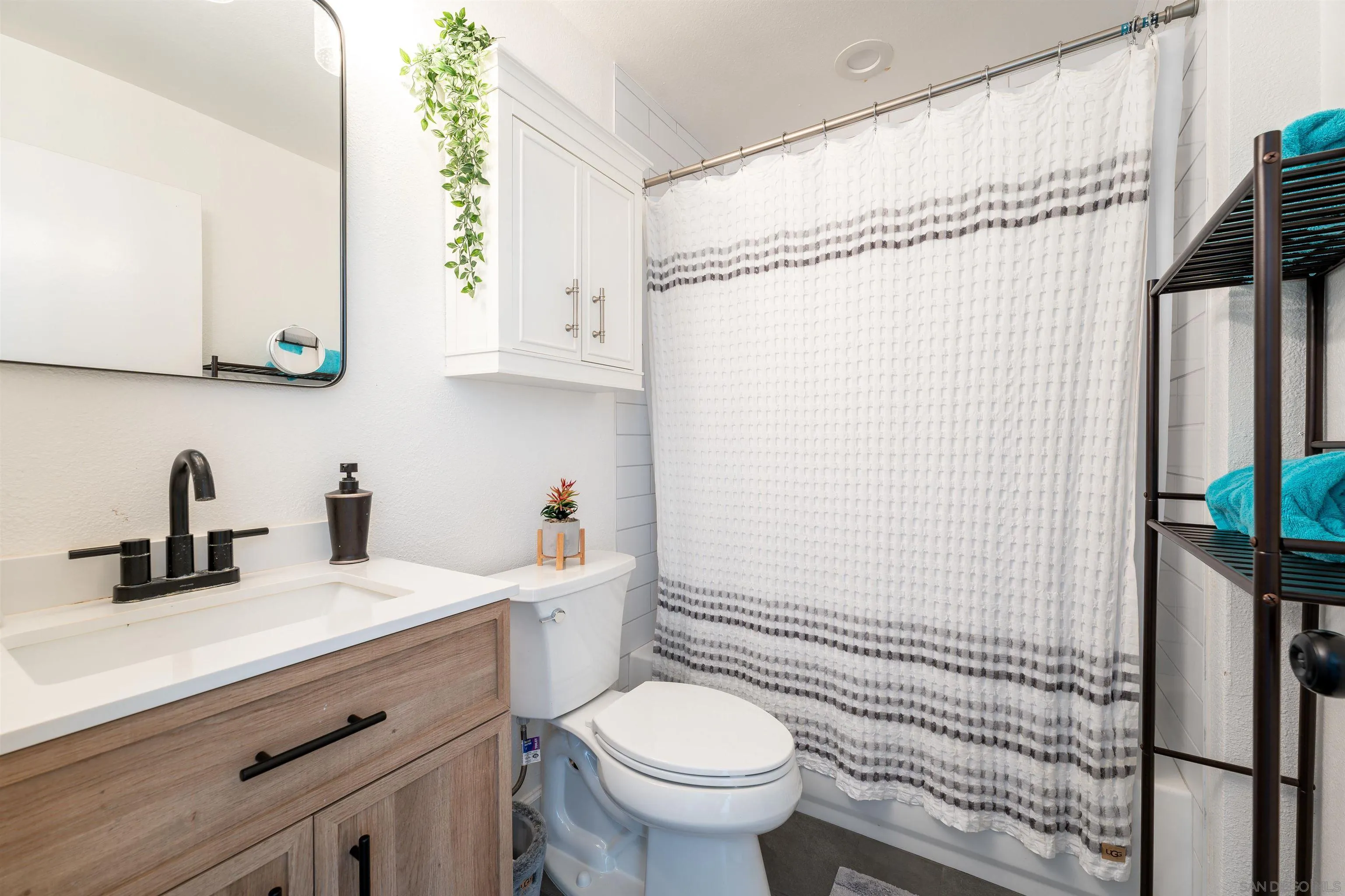 346 Abington Road Encinitas, CA 92024 - Photo 11 of 33 a bathroom with a sink a toilet and shower