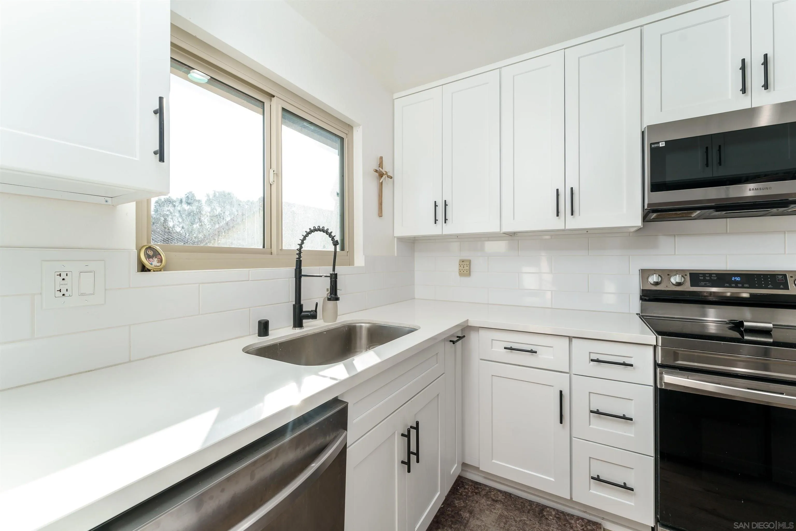 346 Abington Road Encinitas, CA 92024 - Photo 22 of 33 a kitchen with appliances a sink and a microwave