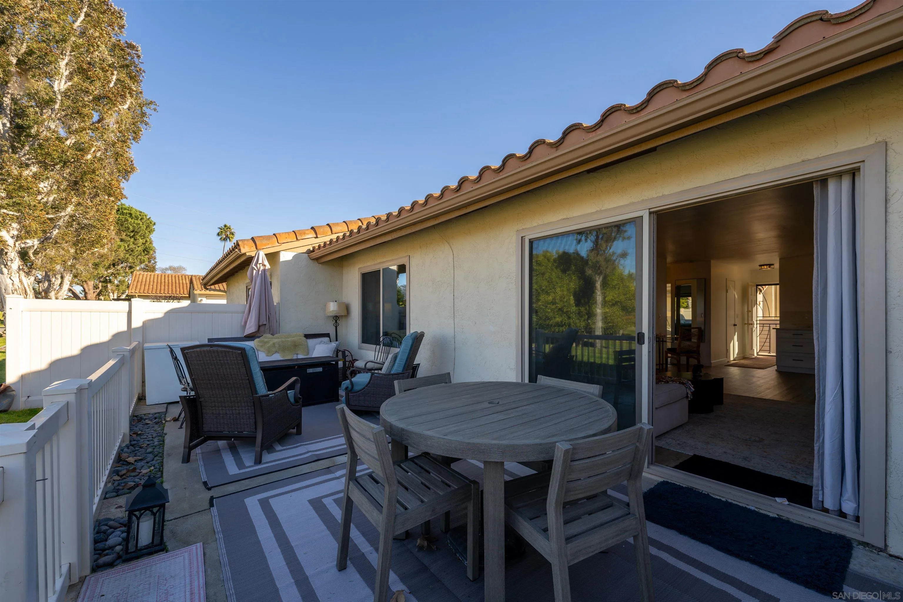 346 Abington Road Encinitas, CA 92024 - Photo 24 of 33 a view of a outdoor seating area with furniture