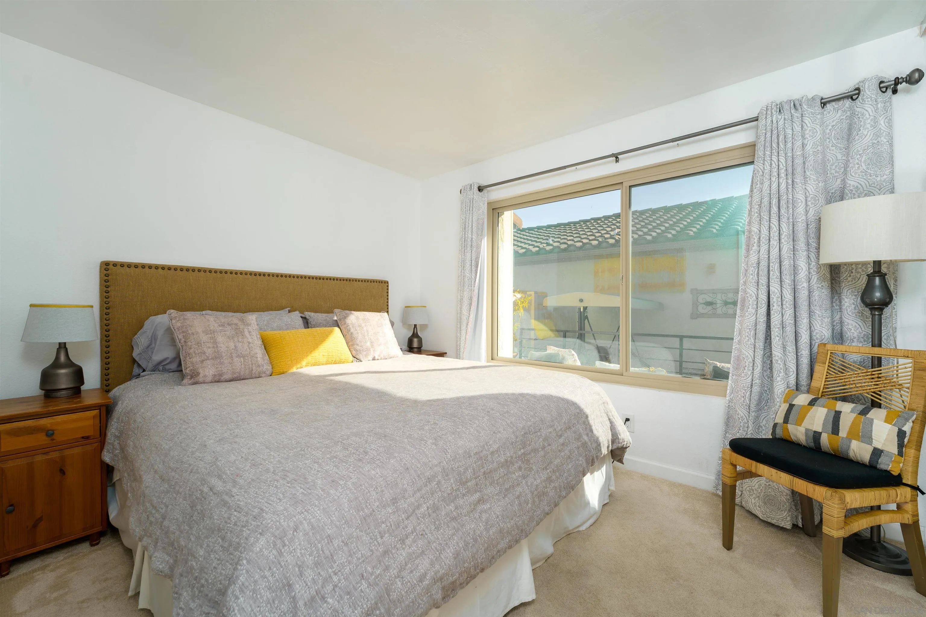 346 Abington Road Encinitas, CA 92024 - Photo 9 of 33 a large bed sitting in a bedroom next to a window