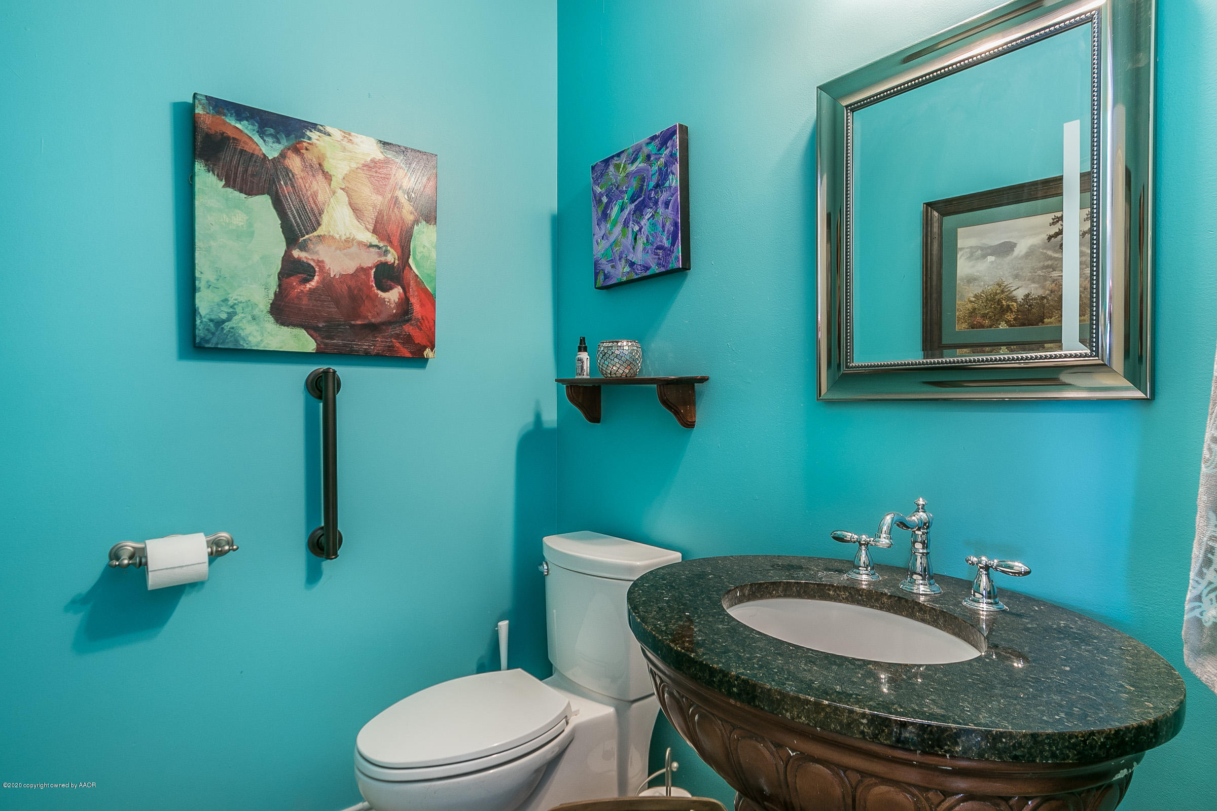 18601 West Costley Road Amarillo, TX 79119 - Photo 31 of 38 Powder Room