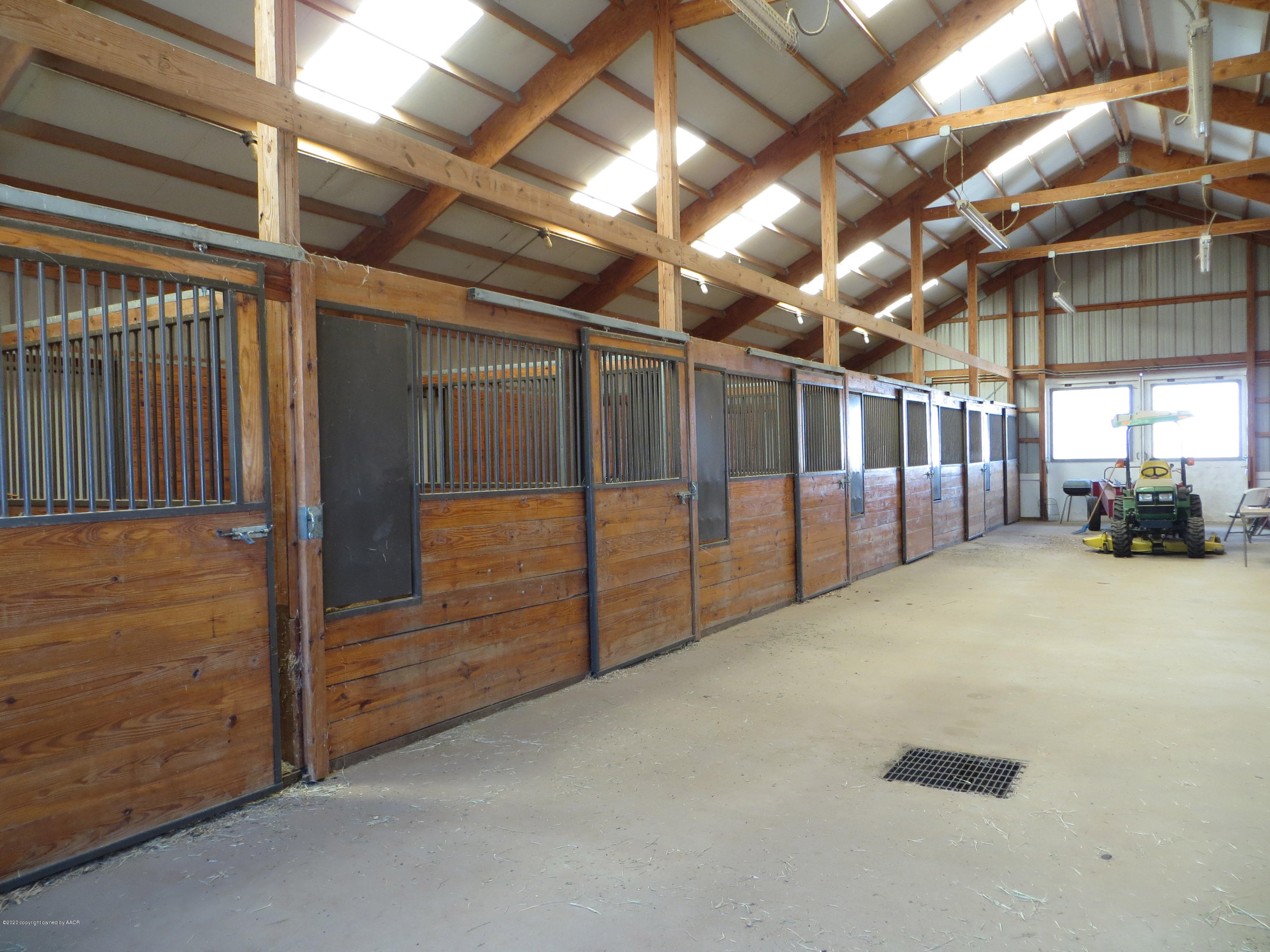 18601 West Costley Road Amarillo, TX 79119 - Photo 34 of 38 horsestalls