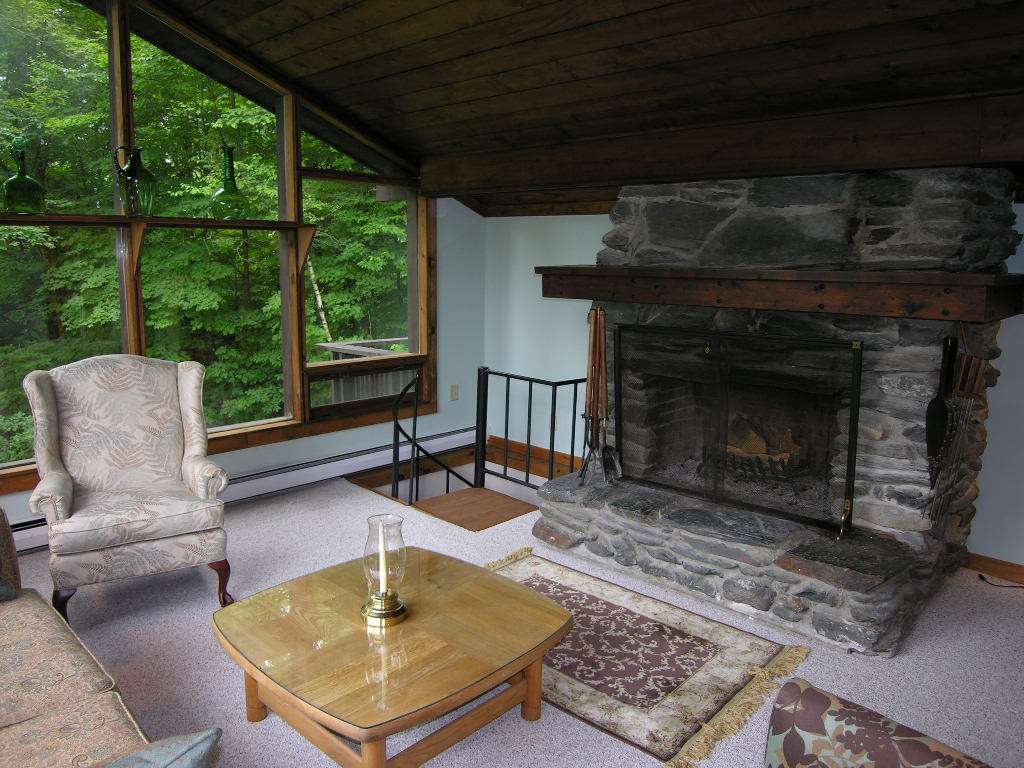 366 Hawk Mountain Road Pittsfield, VT 05762 - Photo 4 of 20