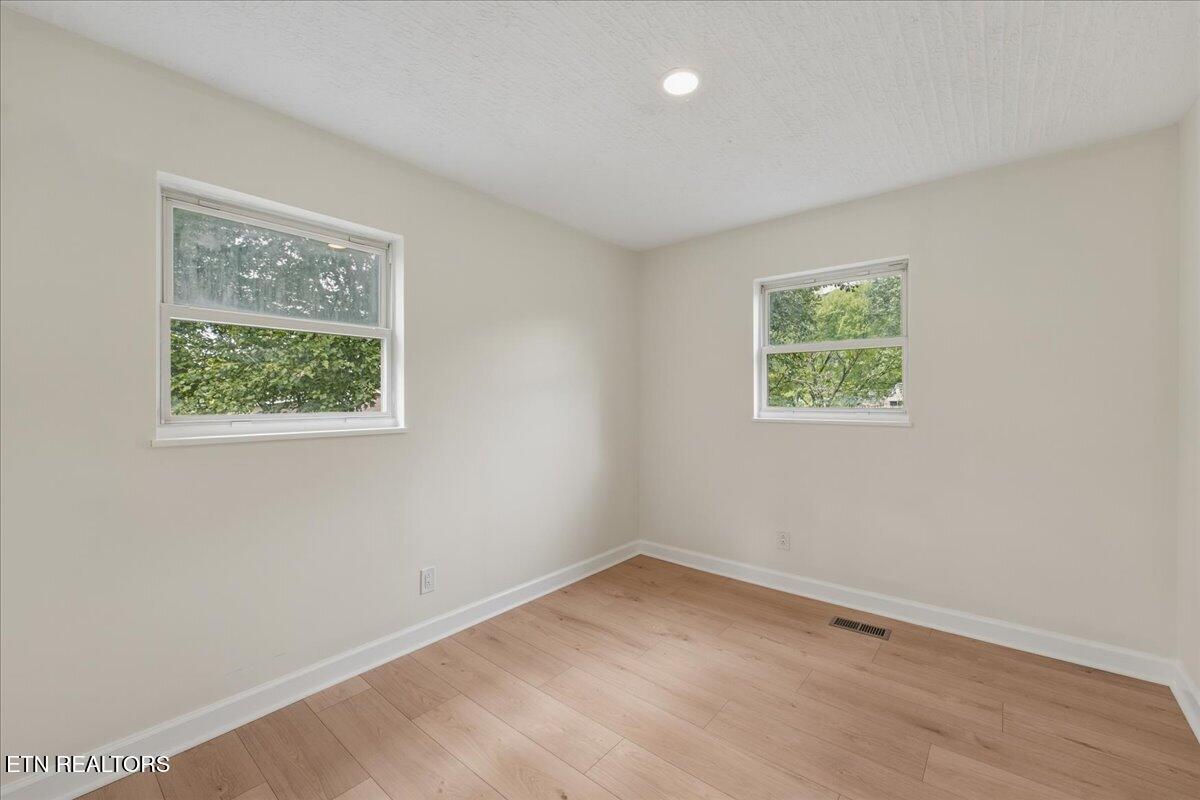 137 Shady Road Oliver Springs, TN 37840 - Photo 23 of 46 22-Bedroom 3