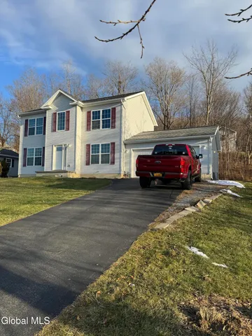 $319,000 | 31 Saratoga Street, Hoosick Falls, NY 12090