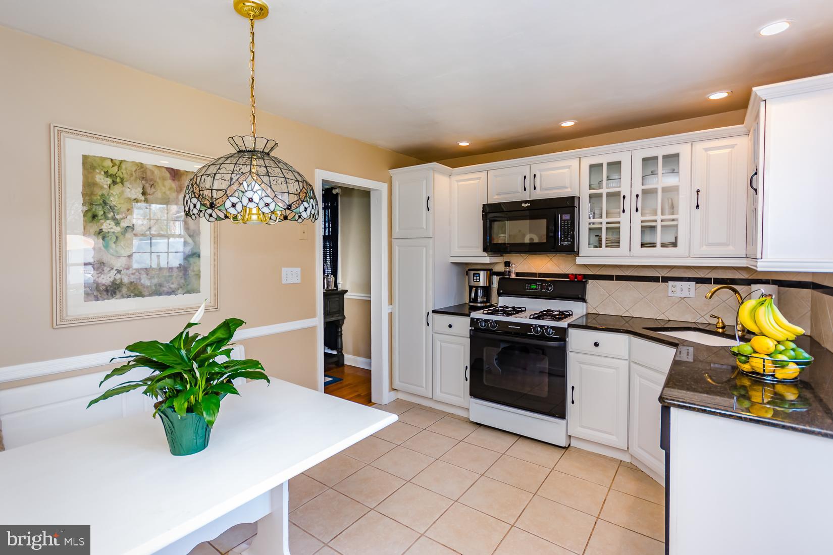 679 Andrew Road Springfield, PA 19064 - Photo 4 of 18 Dine In Kitchen