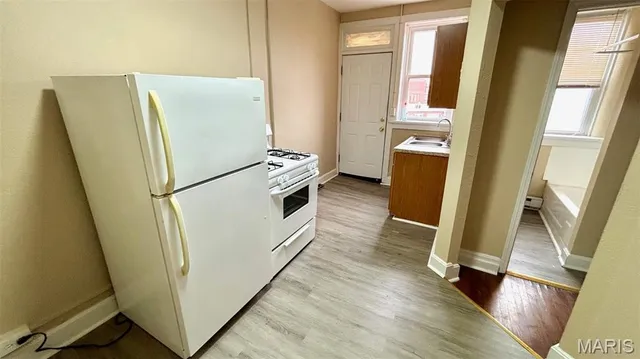 $725 | 7166 Lyndover Place, Unit F, St. Louis, MO 63143