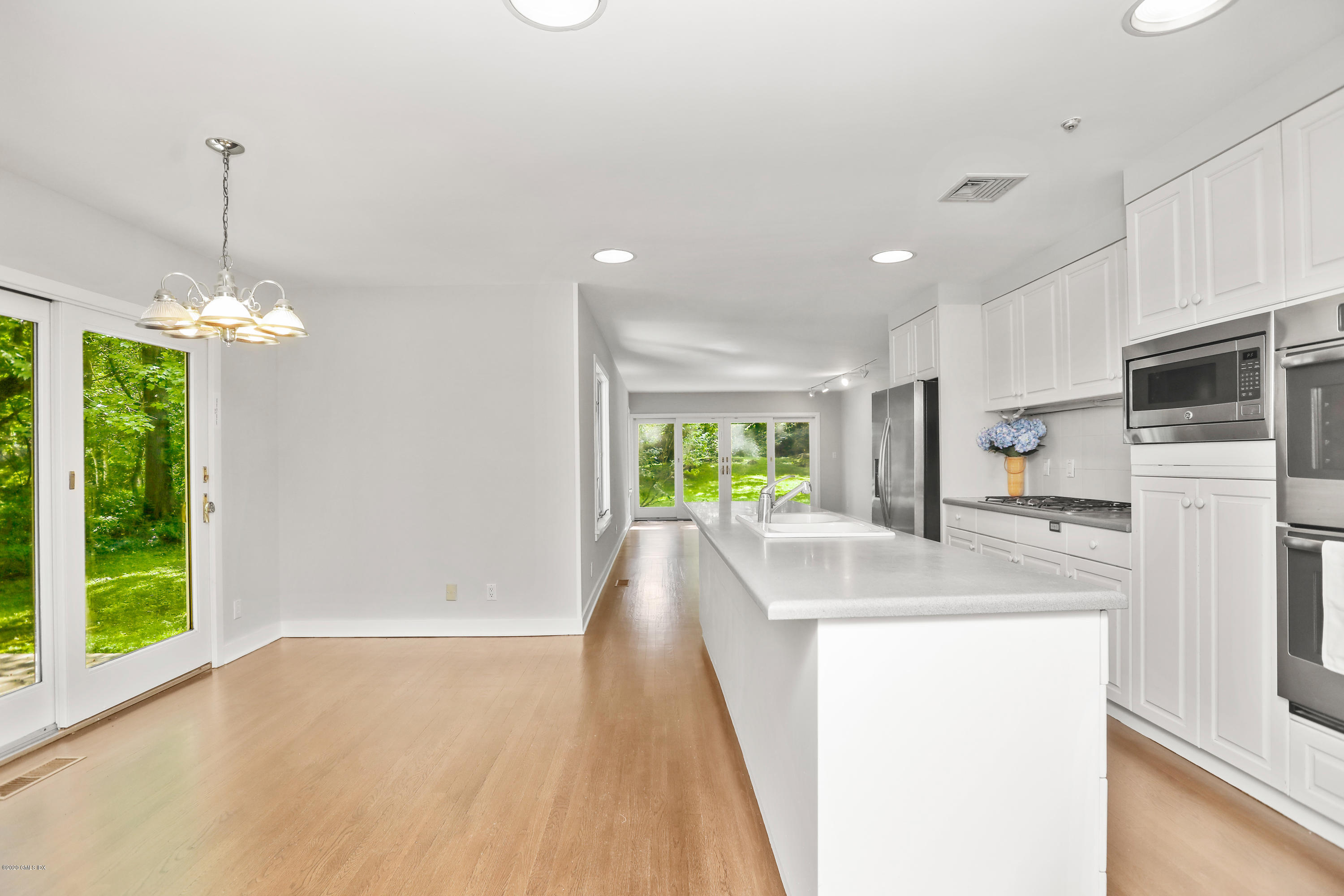 20 Harkim Road Greenwich, CT 06831 - Photo 13 of 29 023-021-020-4200x2802-300dpi