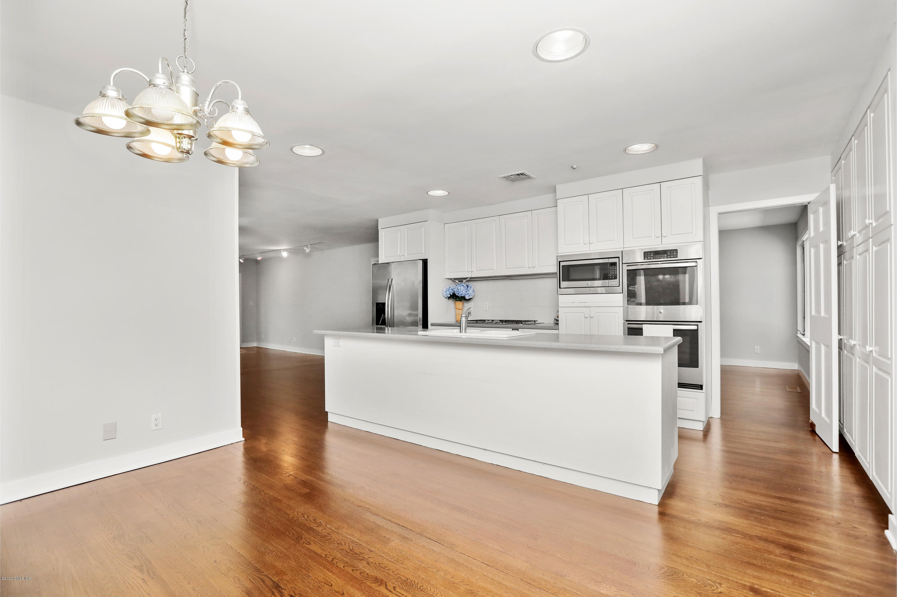 20 Harkim Road Greenwich, CT 06831 - Photo 14 of 29 024-019-021-4200x2800-300dpi