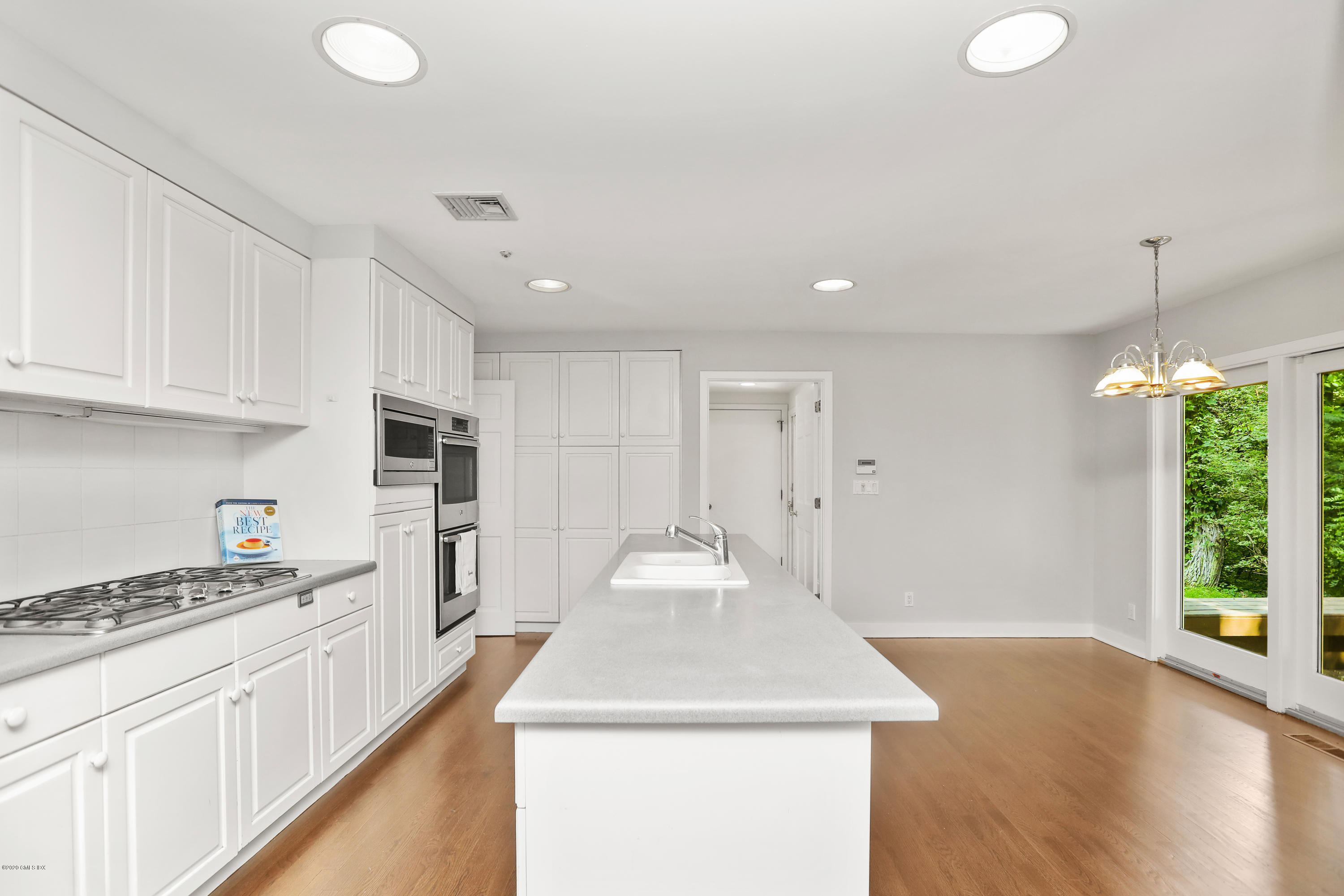 20 Harkim Road Greenwich, CT 06831 - Photo 15 of 29 022-017-019-4200x2802-300dpi