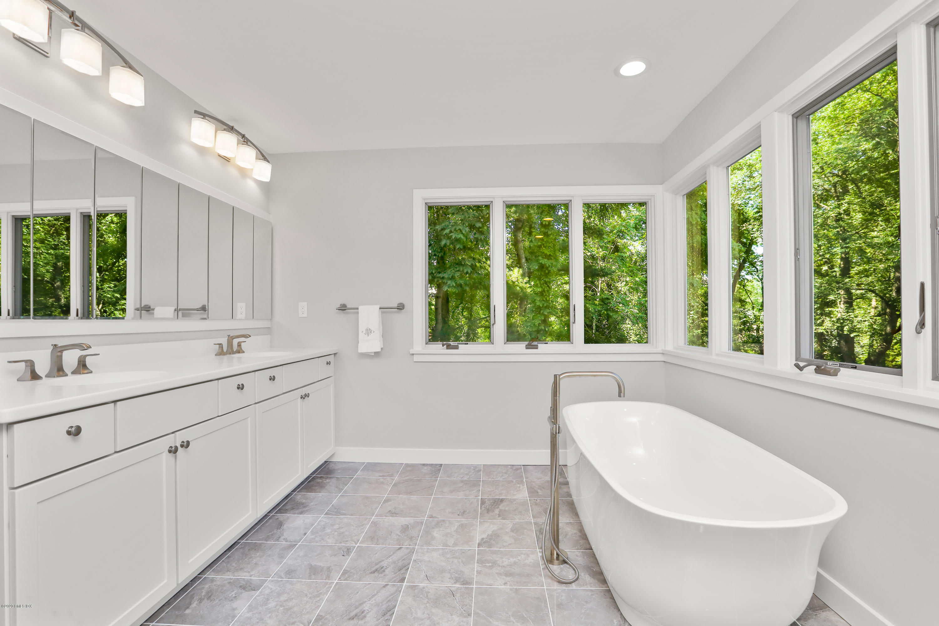 20 Harkim Road Greenwich, CT 06831 - Photo 19 of 29 034-031-031-4200x2801-300dpi