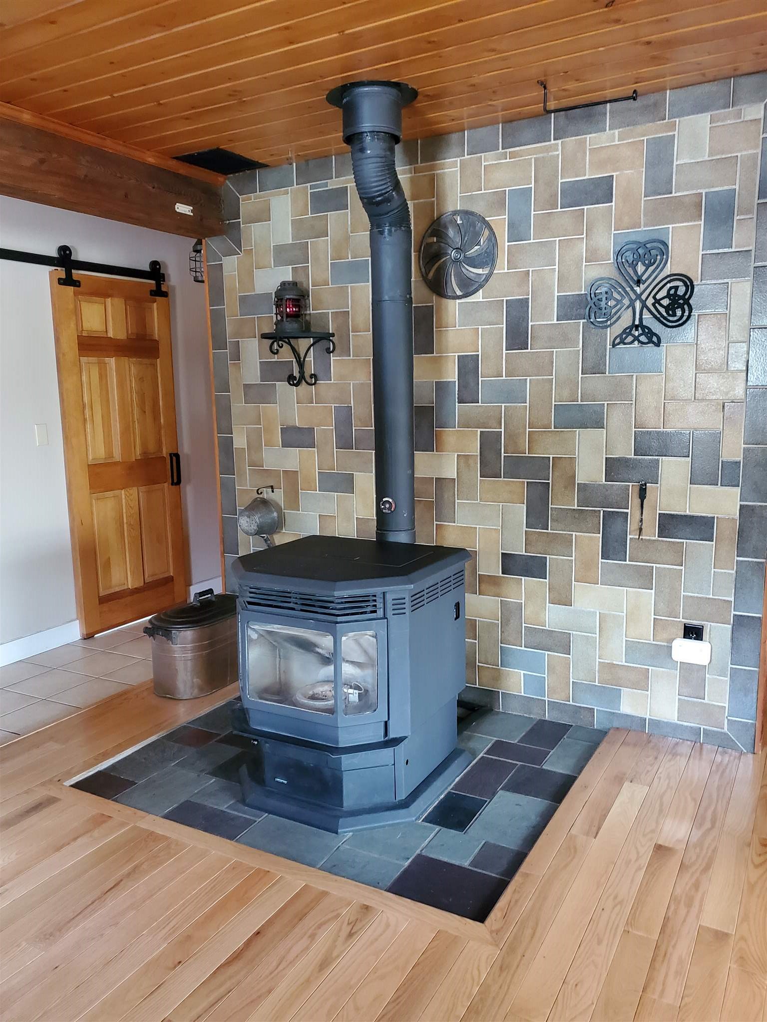 98 Darby Hill Road Rockingham, VT 05101 - Photo 4 of 28