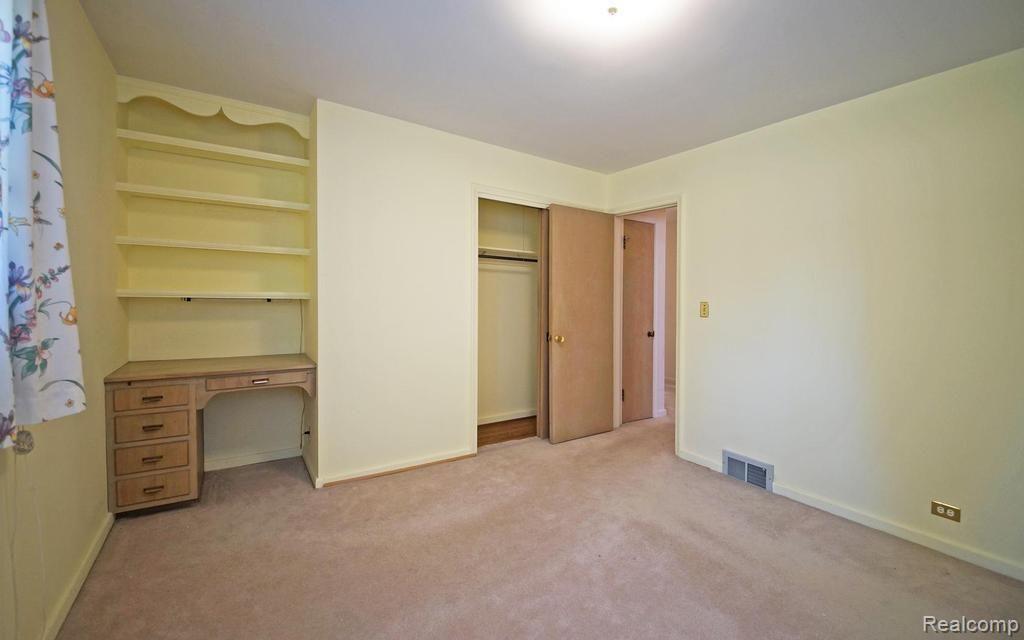 564 Roslyn Road Grosse Pointe, MI 48236 - Photo 14 of 22 14-photo-web-1024x640-42981.jpg