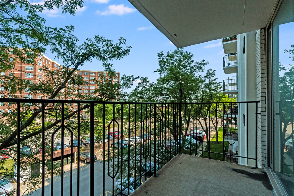 9001 Golf Road, Unit 4D Des Plaines, IL 60016 - Photo 14 of 15 a view of a balcony