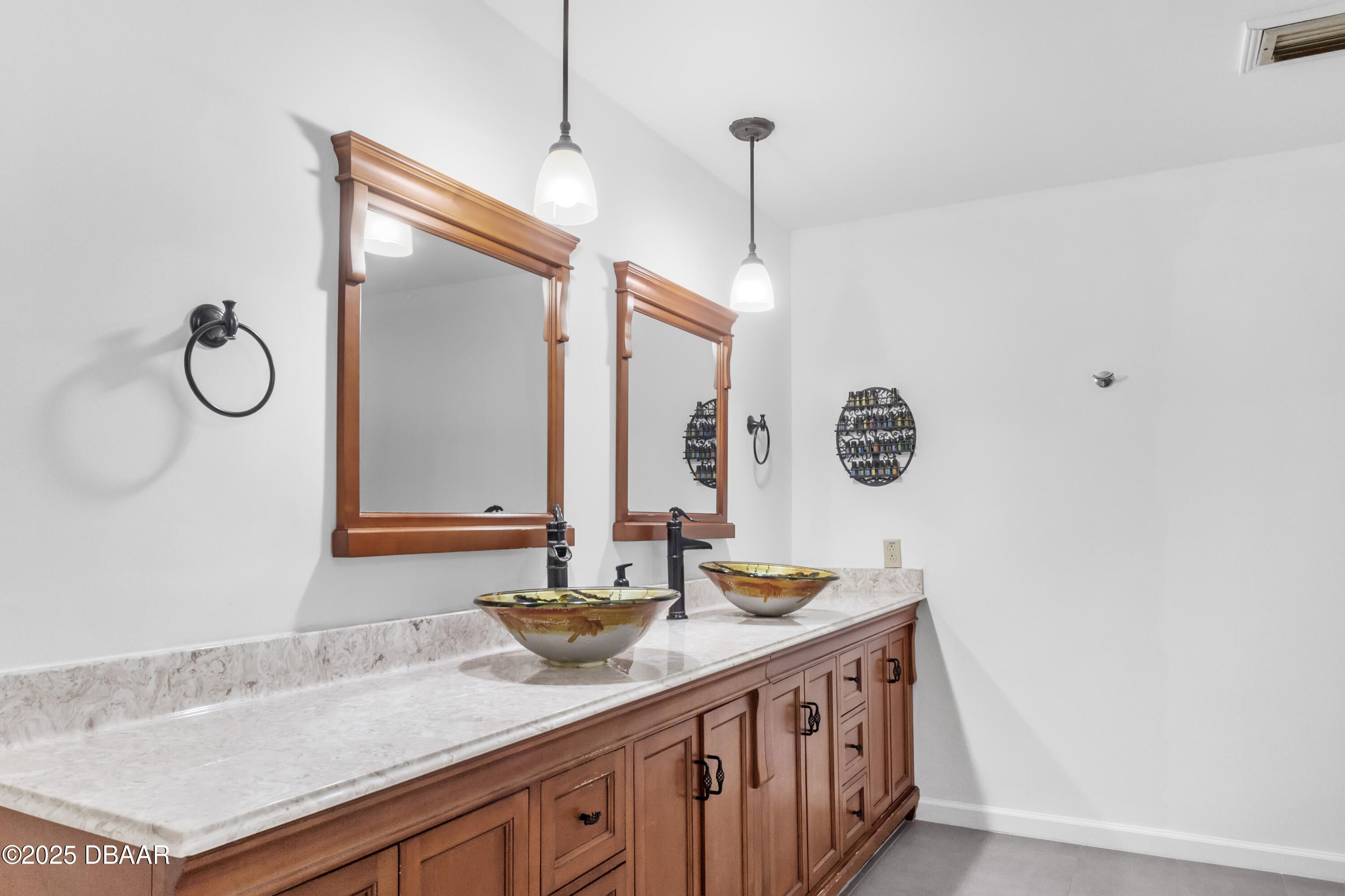 1870 Air Park Road Edgewater, FL 32141 - Photo 17 of 39 Primary Bathroom