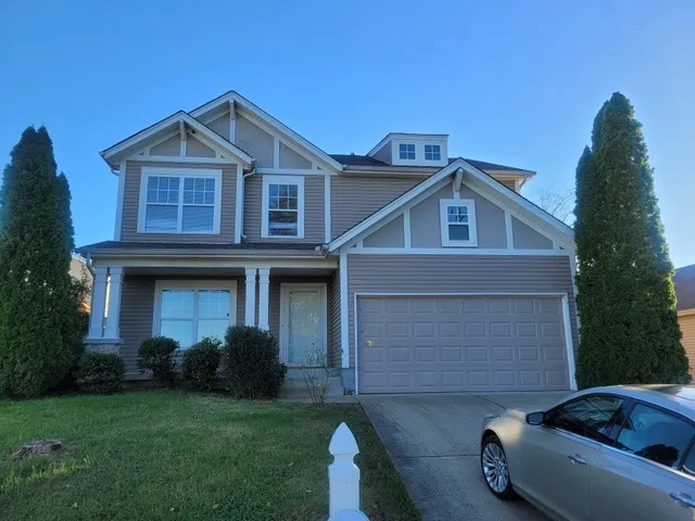 a view of a yard in front of house