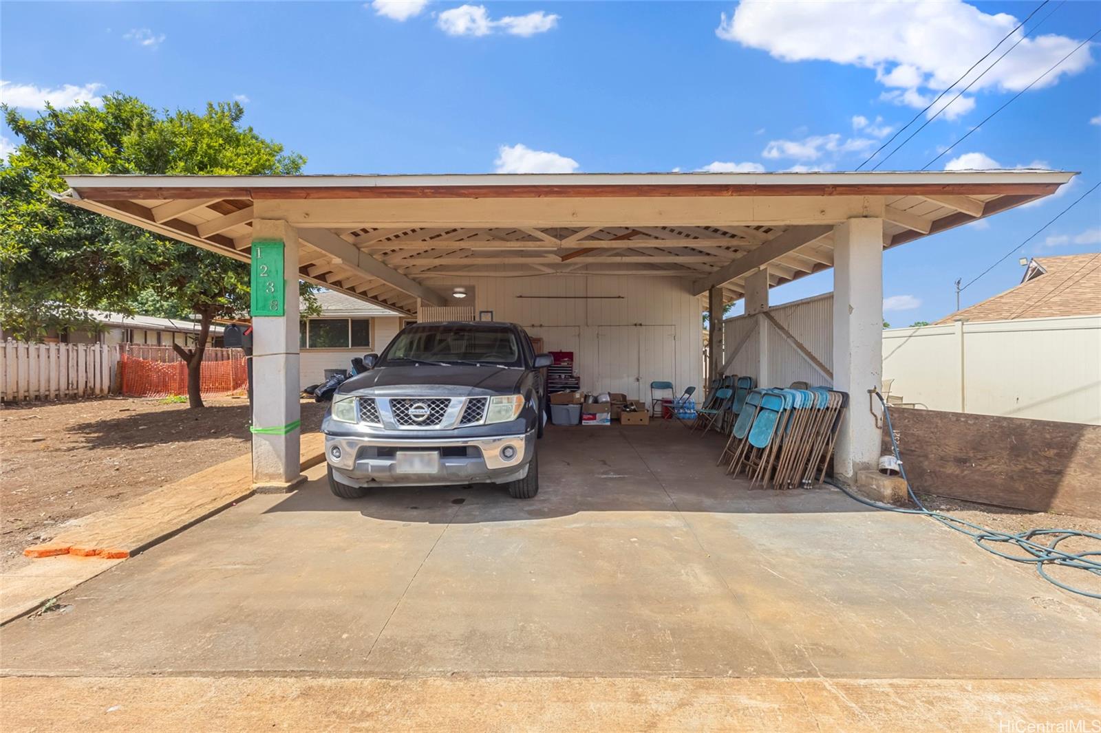 1238 Molehu Drive Honolulu, HI 96818 - Photo 2 of 25 a view of a back yard of the house