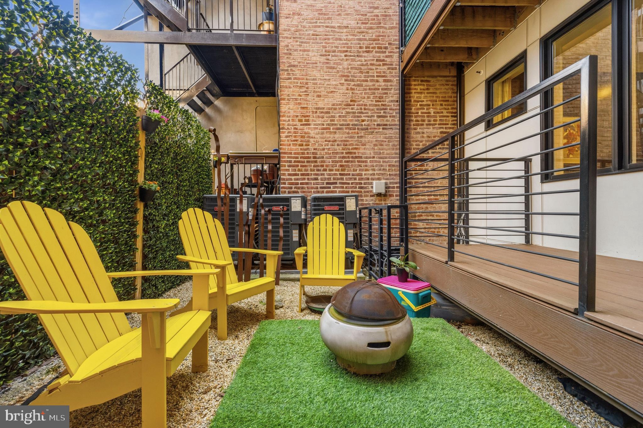 1729 T Street Northwest, Unit 3 Washington, DC 20009 - Photo 29 of 38 a house with outdoor seating